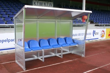 Spielerkabine Super vollverschweißt, Breite 5,00m, 10 Sitze